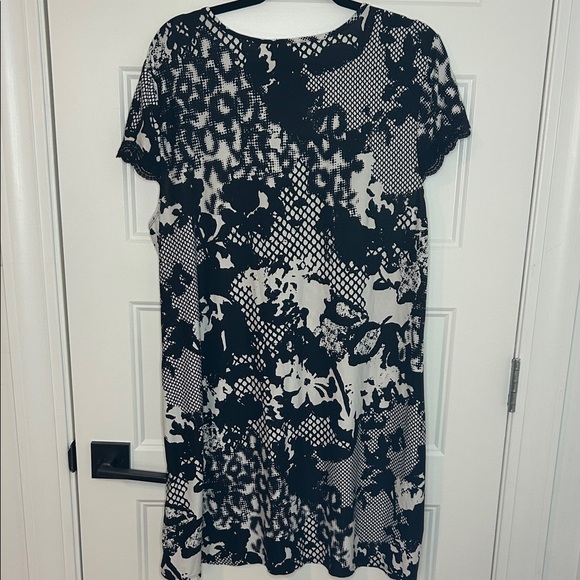 Soma Monochrome Floral Lace nightgown - Picture 9 of 13